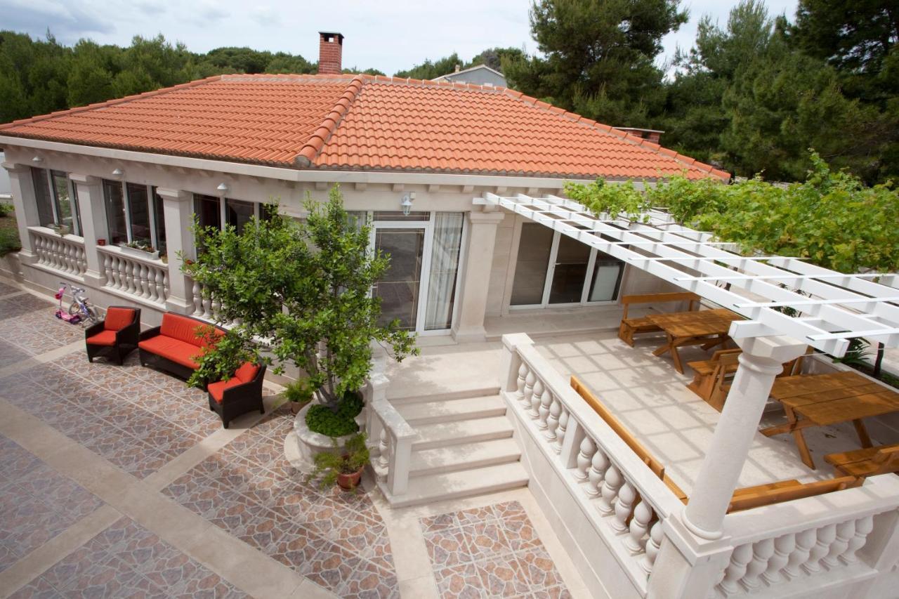 Apartments Barba Petra Dvori Sumartin Luaran gambar