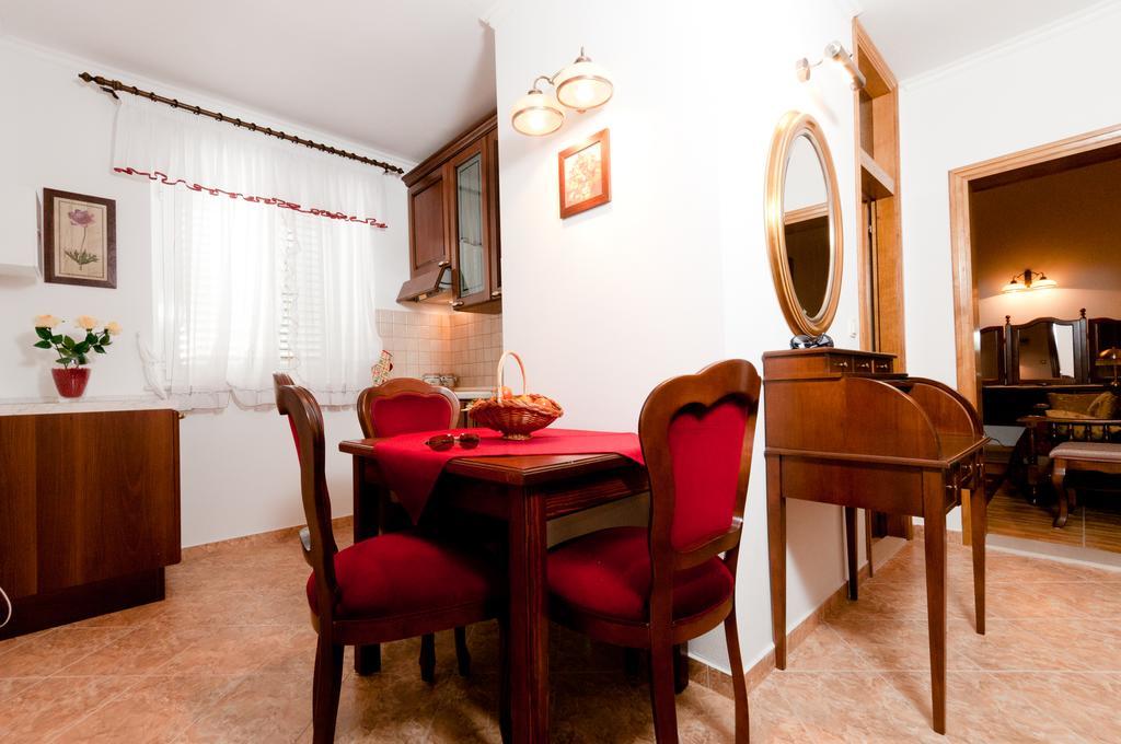 Apartments Barba Petra Dvori Sumartin Luaran gambar