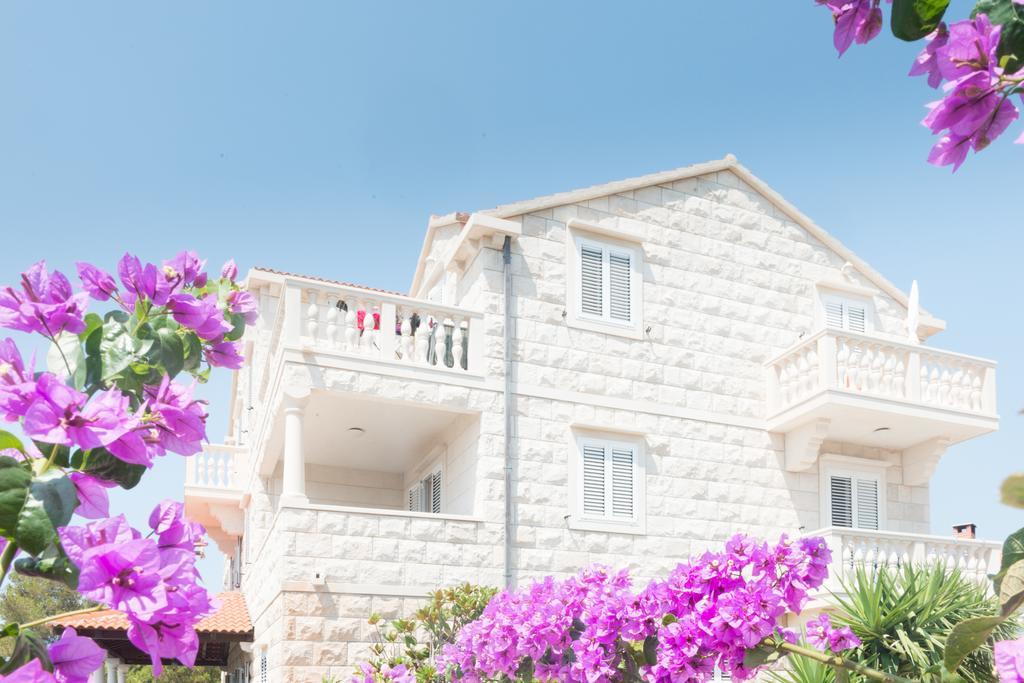 Apartments Barba Petra Dvori Sumartin Luaran gambar