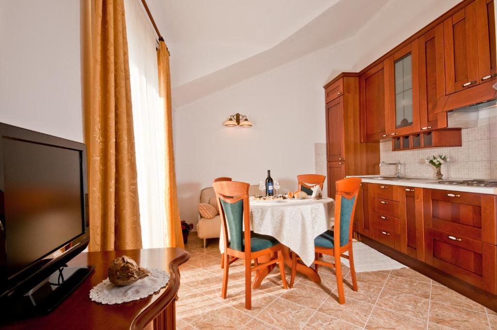 Apartments Barba Petra Dvori Sumartin Bilik gambar