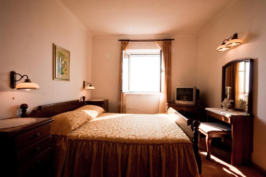 Apartments Barba Petra Dvori Sumartin Bilik gambar